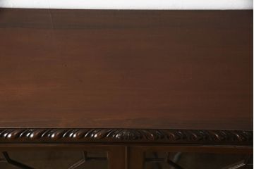 イギリスアンティーク　Lloyd's Antiques(ロイズ・アンティークス)　マホガニー材　ガラス扉のデザインがお洒落なキャビネット(サイドボード、本箱、ブックケース、飾り棚、収納棚、戸棚、英国)(R-065978)