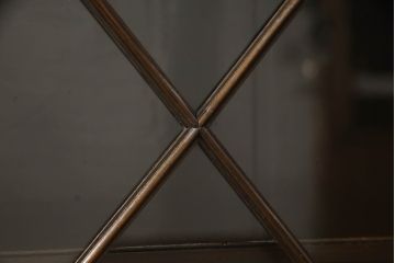 イギリスアンティーク　Lloyd's Antiques(ロイズ・アンティークス)　マホガニー材　ガラス扉のデザインがお洒落なキャビネット(サイドボード、本箱、ブックケース、飾り棚、収納棚、戸棚、英国)(R-065978)