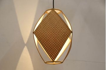 和製ビンテージ　希少な廃盤品　YAMAGIWA(ヤマギワ)　近藤昭作　竹のあかり　優しい明かりで和モダンな空間を演出する竹あんどんの天井照明(行灯、行燈、吊り下げ照明、ペンダントライト、シェード、電笠、ヴィンテージ)(R-065980)