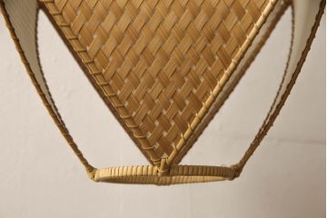 和製ビンテージ　希少な廃盤品　YAMAGIWA(ヤマギワ)　近藤昭作　竹のあかり　優しい明かりで和モダンな空間を演出する竹あんどんの天井照明(行灯、行燈、吊り下げ照明、ペンダントライト、シェード、電笠、ヴィンテージ)(R-065980)