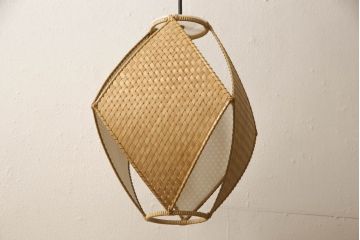 和製ビンテージ　希少な廃盤品　YAMAGIWA(ヤマギワ)　近藤昭作　竹のあかり　優しい明かりで和モダンな空間を演出する竹あんどんの天井照明(行灯、行燈、吊り下げ照明、ペンダントライト、シェード、電笠、ヴィンテージ)(R-065980)