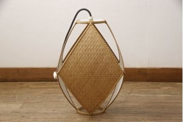 和製ビンテージ　希少な廃盤品　YAMAGIWA(ヤマギワ)　近藤昭作　竹のあかり　優しい明かりで和モダンな空間を演出する竹あんどんの天井照明(行灯、行燈、吊り下げ照明、ペンダントライト、シェード、電笠、ヴィンテージ)(R-065980)
