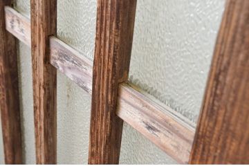 アンティーク建具　ダイヤガラス入り　古き良き時代の趣を感じる幅狭玄関戸2枚セット(引き戸、ガラス戸、格子戸)(R-065990)
