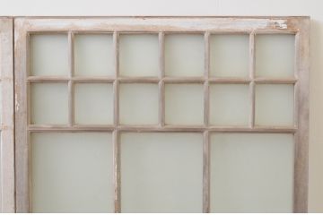 アンティーク建具　ペイント仕上げ限定　大正ロマンな雰囲気香るデザインが魅力的!!ペンキの剥げたガラス窓2枚セット(引き戸、ガラス戸)(R-066002)