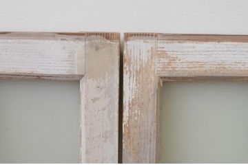 アンティーク建具　ペイント仕上げ限定　大正ロマンな雰囲気香るデザインが魅力的!!ペンキの剥げたガラス窓2枚セット(引き戸、ガラス戸)(R-066002)