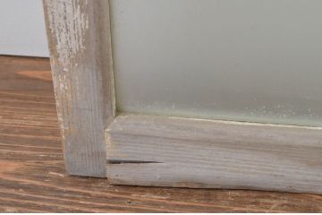 アンティーク建具　ペイント仕上げ限定　大正ロマンな雰囲気香るデザインが魅力的!!ペンキの剥げたガラス窓2枚セット(引き戸、ガラス戸)(R-066002)
