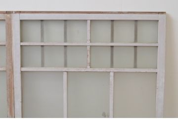アンティーク建具　ペイント仕上げ限定　大正ロマンな雰囲気香るデザインが魅力的!!ペンキの剥げたガラス窓2枚セット(引き戸、ガラス戸)(R-066002)