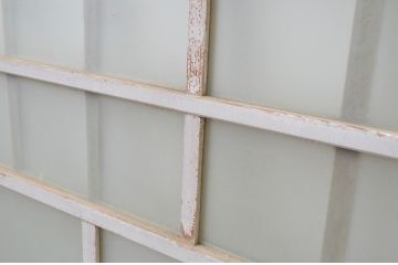 アンティーク建具　ペイント仕上げ限定　大正ロマンな雰囲気香るデザインが魅力的!!ペンキの剥げたガラス窓2枚セット(引き戸、ガラス戸)(R-066002)