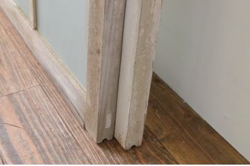 アンティーク建具　ペイント仕上げ限定　大正ロマンな雰囲気香るデザインが魅力的!!ペンキの剥げたガラス窓2枚セット(引き戸、ガラス戸)(R-066002)