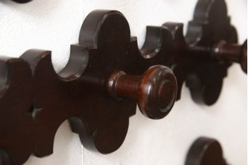 中古　松本民芸家具　お花が連なったようなデザインが可愛らしい壁掛けフック3点セット(帽子掛け、コートハンガー、ウォールハンガー、ウォールフック)(R-066014)