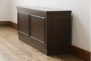 中古　特注　上蓋開きの収納付き!!シックな佇まいが魅力のローボード(ベンチチェスト、コファ、ブランケットボックス)(R-066016)