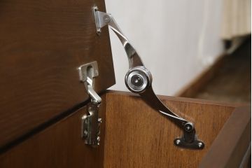 中古　特注　上蓋開きの収納付き!!シックな佇まいが魅力のローボード(ベンチチェスト、コファ、ブランケットボックス)(R-066016)