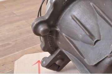フランスアンティーク　特大　無骨なデザインが魅力!インダストリアルスタイルの空間づくりにおすすめの工業用アイアン照明(天井照明、壁掛け照明)(R-066025)