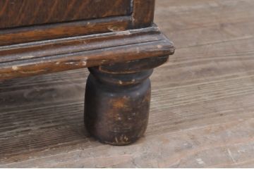 イギリスアンティーク　An ENFURN PRODUCTION　オーク材の味わい深い色合いが魅力的な薄型ワードローブ(収納棚、戸棚、洋服タンス、キャビネット、英国)(R-066035)