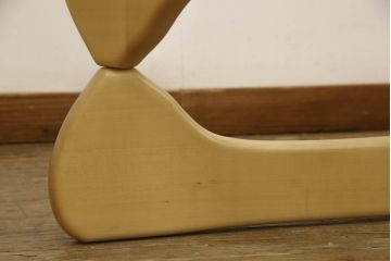 中古　美品　Vitra(ヴィトラ)　イサム・ノグチ(Isamu Noguchi)　メープル材　洗練されたモダンデザインが美しいセンターテーブル(コーヒーテーブル、ローテーブル、ガラステーブル、カクテルテーブル、リビングテーブル)(定価約32万円)(R-066036)