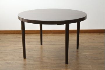 北欧ビンテージ　Kai Kristiansen(カイ・クリスチャンセン)　ローズウッド材の上品な色合いが魅力のエクステンションテーブル(拡張式テーブル、食卓、ダイニングテーブル、4人掛け、6人掛け、8人掛け、丸テーブル、ラウンドテーブル、オーバル型、ヴィンテージ)(R-066041)