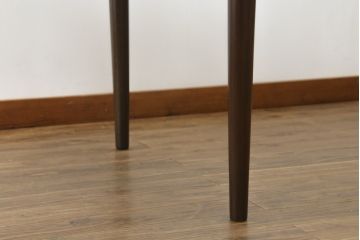 北欧ビンテージ　Kai Kristiansen(カイ・クリスチャンセン)　ローズウッド材の上品な色合いが魅力のエクステンションテーブル(拡張式テーブル、食卓、ダイニングテーブル、4人掛け、6人掛け、8人掛け、丸テーブル、ラウンドテーブル、オーバル型、ヴィンテージ)(R-066041)