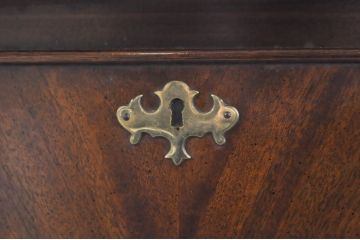 中古　DREXEL HERITAGE(ドレクセルヘリテイジ)　マホガニー材　拡張式天板付き!!高級感溢れる佇まいのサーバー(洋酒棚、カウンターテーブル、収納棚、戸棚、サイドボード、サイドキャビネット)(R-066044)