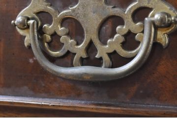 中古　DREXEL HERITAGE(ドレクセルヘリテイジ)　マホガニー材　拡張式天板付き!!高級感溢れる佇まいのサーバー(洋酒棚、カウンターテーブル、収納棚、戸棚、サイドボード、サイドキャビネット)(R-066044)