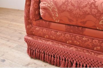 中古　高級輸入家具　ボリューム感のある重厚な佇まいが魅力の1人掛けソファ(一人掛け、アームソファ、椅子、イス)(定価約35万円)(R-066046)