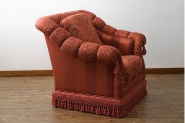 中古　高級輸入家具　ボリューム感のある重厚な佇まいが魅力の1人掛けソファ(一人掛け、アームソファ、椅子、イス)(定価約35万円)(R-066047)