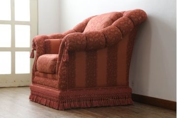 中古　高級輸入家具　ボリューム感のある重厚な佇まいが魅力の1人掛けソファ(一人掛け、アームソファ、椅子、イス)(定価約35万円)(R-066047)