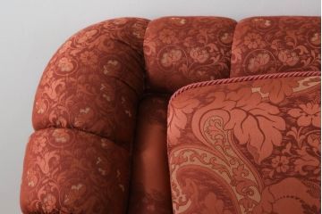 中古　高級輸入家具　ボリューム感のある重厚な佇まいが魅力の1人掛けソファ(一人掛け、アームソファ、椅子、イス)(定価約35万円)(R-066047)