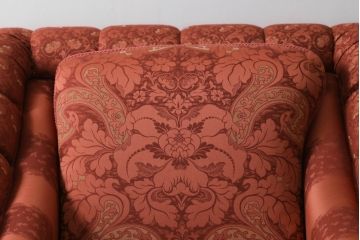中古　高級輸入家具　ボリューム感のある重厚な佇まいが魅力の1人掛けソファ(一人掛け、アームソファ、椅子、イス)(定価約35万円)(R-066047)
