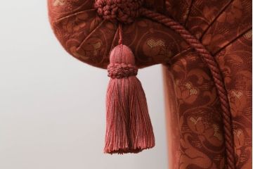 中古　高級輸入家具　ボリューム感のある重厚な佇まいが魅力の1人掛けソファ(一人掛け、アームソファ、椅子、イス)(定価約35万円)(R-066047)
