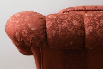 中古　高級輸入家具　ボリューム感のある重厚な佇まいが魅力の1人掛けソファ(一人掛け、アームソファ、椅子、イス)(定価約35万円)(R-066047)
