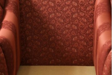 中古　高級輸入家具　ボリューム感のある重厚な佇まいが魅力の1人掛けソファ(一人掛け、アームソファ、椅子、イス)(定価約35万円)(R-066047)
