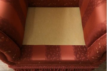 中古　高級輸入家具　ボリューム感のある重厚な佇まいが魅力の1人掛けソファ(一人掛け、アームソファ、椅子、イス)(定価約35万円)(R-066047)