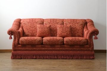 中古　高級輸入家具　ボリューム感のあるフォルムが可愛らしい!!華やかなファブリックが目を引く3人掛けソファ(三人掛け、アームソファ、トリプルソファ)(定価約70万円)(R-066048)