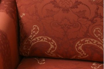 中古　高級輸入家具　ボリューム感のあるフォルムが可愛らしい!!華やかなファブリックが目を引く3人掛けソファ(三人掛け、アームソファ、トリプルソファ)(定価約70万円)(R-066048)