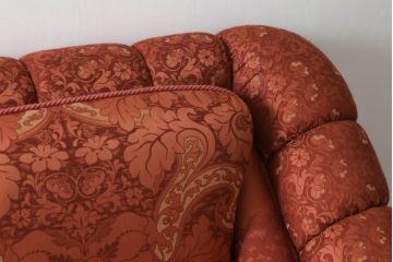 中古　高級輸入家具　ボリューム感のあるフォルムが可愛らしい!!華やかなファブリックが目を引く3人掛けソファ(三人掛け、アームソファ、トリプルソファ)(定価約70万円)(R-066048)