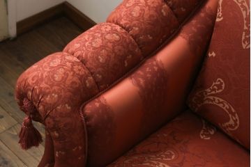 中古　高級輸入家具　ボリューム感のあるフォルムが可愛らしい!!華やかなファブリックが目を引く3人掛けソファ(三人掛け、アームソファ、トリプルソファ)(定価約70万円)(R-066048)