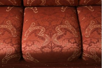 中古　高級輸入家具　ボリューム感のあるフォルムが可愛らしい!!華やかなファブリックが目を引く3人掛けソファ(三人掛け、アームソファ、トリプルソファ)(定価約70万円)(R-066048)