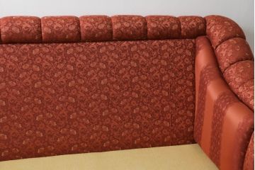 中古　高級輸入家具　ボリューム感のあるフォルムが可愛らしい!!華やかなファブリックが目を引く3人掛けソファ(三人掛け、アームソファ、トリプルソファ)(定価約70万円)(R-066048)
