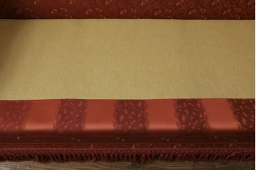中古　高級輸入家具　ボリューム感のあるフォルムが可愛らしい!!華やかなファブリックが目を引く3人掛けソファ(三人掛け、アームソファ、トリプルソファ)(定価約70万円)(R-066048)