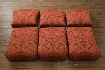 中古　高級輸入家具　ボリューム感のあるフォルムが可愛らしい!!華やかなファブリックが目を引く3人掛けソファ(三人掛け、アームソファ、トリプルソファ)(定価約70万円)(R-066048)