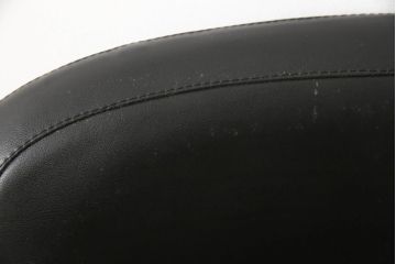 中古　IDC大塚家具取り扱い　イタリア製　本革(レザー)　高級感漂う佇まいが魅力のラウンジチェア2脚セット(1人掛けソファ、一人掛けソファ、アームチェア、椅子、イス)(定価2脚で約60万円)(R-066051)