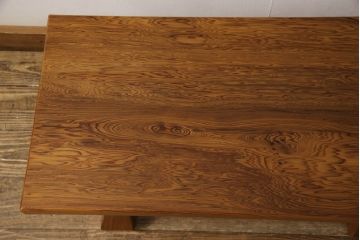 中古　天板一枚板　無垢材　屋久杉材の美しい杢目が目を引くローテーブル(サイドテーブル、文机、座机)(R-066055)