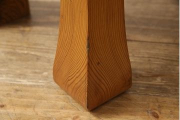 中古　天板一枚板　無垢材　屋久杉材の美しい杢目が目を引くローテーブル(サイドテーブル、文机、座机)(R-066055)