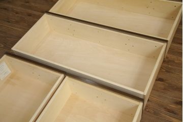 中古　カリモク家具(karimoku)　domani(ドマーニ)　Morganton(モーガントン)　上品な佇まいのチェスト(サイドチェスト、引き出し)(定価約21万6千円)(R-066056)