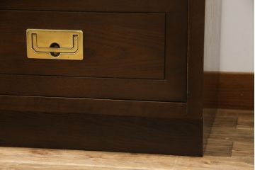 中古　カリモク家具(karimoku)　domani(ドマーニ)　Morganton(モーガントン)　上品な佇まいのチェスト(サイドチェスト、引き出し)(定価約21万6千円)(R-066056)
