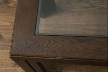 中古　カリモク家具(karimoku)　domani(ドマーニ)　洗練されたモダンデザインが魅力!!ガラストップのローテーブル(センターテーブル、カフェテーブル、コーヒーテーブル)(R-066057)