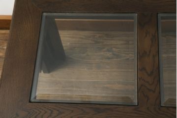 中古　カリモク家具(karimoku)　domani(ドマーニ)　洗練されたモダンデザインが魅力!!ガラストップのローテーブル(センターテーブル、カフェテーブル、コーヒーテーブル)(R-066057)