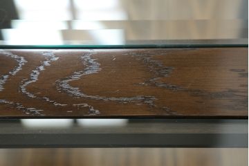 中古　カリモク家具(karimoku)　domani(ドマーニ)　洗練されたモダンデザインが魅力!!ガラストップのローテーブル(センターテーブル、カフェテーブル、コーヒーテーブル)(R-066057)