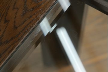 中古　カリモク家具(karimoku)　domani(ドマーニ)　洗練されたモダンデザインが魅力!!ガラストップのローテーブル(センターテーブル、カフェテーブル、コーヒーテーブル)(R-066057)