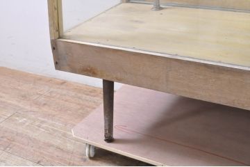和製アンティーク　ナラ材　お洒落なディスプレイが叶う台形型ガラスケース(ショーケース、飾り棚、陳列棚、店舗什器、キャビネット)(R-066068)